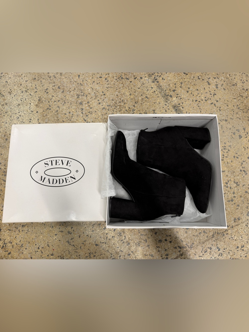 Steve Madden Tolerate Women's Black Ankle Bootie Pointed Toe Block Heel Zip 11M